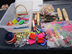 lot 34 image: Tote of Craft Items