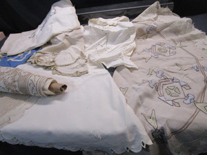 lot 36 image: Table Linens