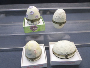lot 39 image: Snowbunnies Hinged Boxes