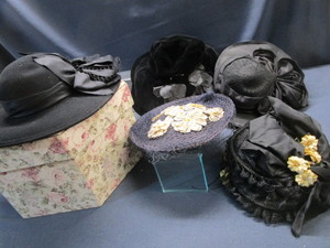 lot 46 image: Vintage Hats & Hat Box