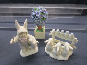 lot 70 image: Snowbunnies Lets All Sing, Tree
