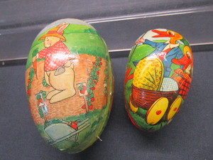 lot 61 image: Antique Paper Mache Eggs