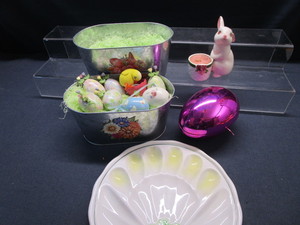lot 130 image: Easter Decorations