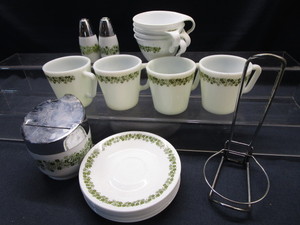 lot 120 image: Green Floral Pyrex & Corelle