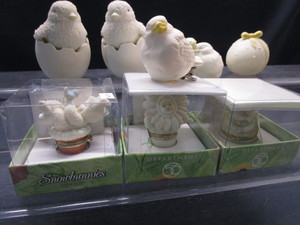 lot 118 image: Snowbunnies Trinket Boxes & Animals