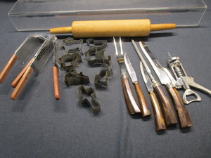 lot 128 image: Carving Set, Utensils, Cookie Cutters