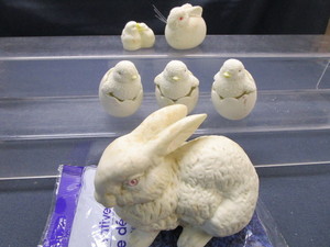 lot 76 image: Snowbunnies Chicks, Bunny