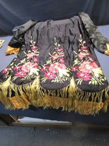 lot 80 image: Silk Kimono