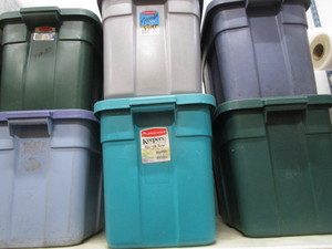 lot 95 image: Rubbermaid Totes