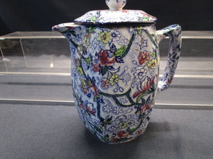 lot 99 image: Ringtons Tea Pot