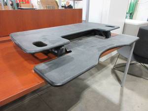 lot 621 image: VARI DESK PRO PLUS 48 SIT STAND DESK TOP