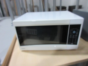 lot 503 image: SANYO MICROWAVE