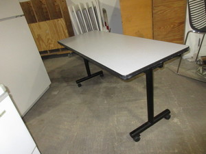 lot 511 image: LAMINATE TOP FOLDING TABLES
