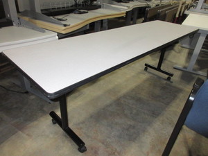 lot 513 image: LAMINATE TOP FOLDING TABLES
