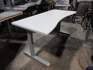lot 516 image: OMT-VEYHL, CLEVER, HEIGHT ADJUSTABLE DESKS