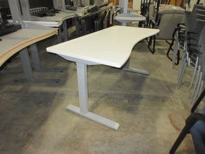 lot 518 image: OMT-VEYHL, CLEVER, HEIGHT ADJUSTABLE DESKS