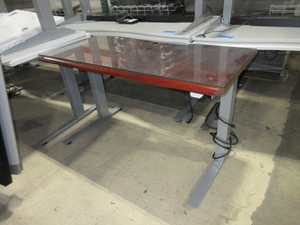 lot 526 image: OMT-VEYHL, CLEVER, LAMINATE TOP HEIGHT ADJUSTABLE DESK