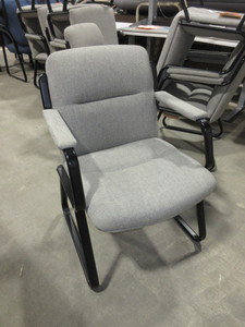 lot 534 image: HON, SLED BASE, UPHOLSTERED RECEPTION CHAIRS