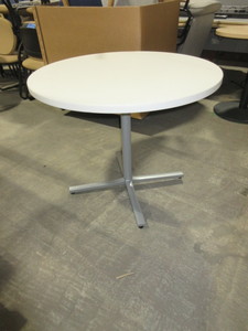 lot 543 image: HERMAN MILLER, EVERYWHERE,  ROUND TABLE WITH METAL BASE
