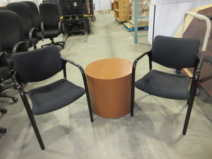 lot 548 image: HERMAN MILLER BLACK RECEPTION CHAIRS AND  END TABLE
