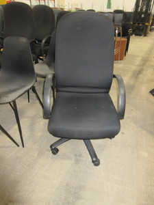 lot 550 image: HIGH BACK, UPHOLSTERED, ADJUSTABLE HEIGHT OFFICE CHAIRS