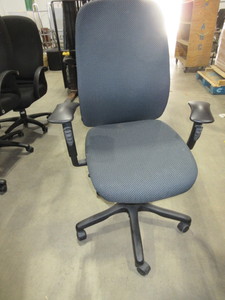 lot 552 image: TEKNION, AMICUS, SYNCHRO TILT, HIGH BACK OFFICE CHAIRS