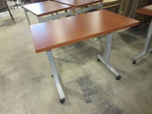 lot 603 image: ROLLING, HEIGHT ADJUSTABLE WORK TABLES