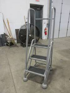 lot 618 image: CRAMER ROLLING STEP STOOL
