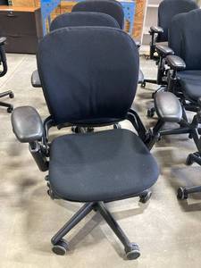 lot 623 image: STEELCASE HEIGHT ADJUSTABLE TASK CHAIRS