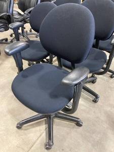 lot 625 image: STEELCASE TASK CHAIRS IN VARIOUS CONDITION
