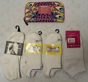 lot 26 image: ED HARDY Wallet (4) Ankle Socks (View Photos)