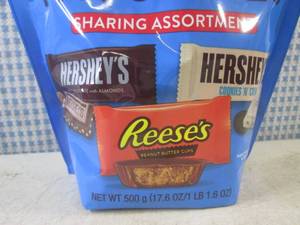 lot 252 image: (B-2) Sharing Assortment Bag of Hes...