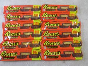 lot 273 image: (B-3) 12 King Size Reeses Peanut Bu...