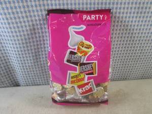 lot 276 image: (B-2) Party Pack Bag Assortment Min...