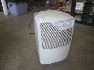 lot 16 image: (EW5) Crosley Conservator Dehumidif...