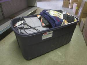 lot 21 image: (EW5) Large 40 Gallon Tote Full of ...