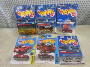 lot 24 image: (EC1) Assorted Hot Wheels in Packag...