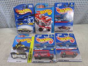 lot 25 image: (EC1) Assorted Hot Wheels in Packag...