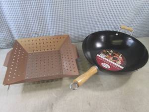 lot 27 image: (CSB) Alpine Cuisine12.5 Wok with ...