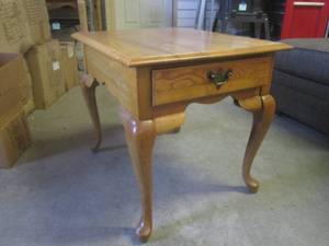lot 71 image: (FRNT) Wood End Table with Drawer 2...