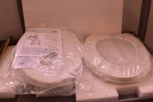 lot 3 image: Elongated Toilet Seats