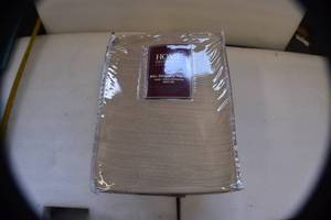 lot 9 image: Curtains