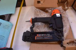 lot 14 image: WEN 61721 18-Gauge 38-Inch to 2-Inch Pneumatic Brad Nailer