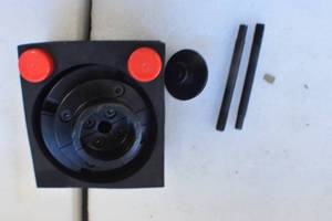 lot 16 image: WEN LA4444 4-Inch 4-Jaw Self-Centering Lathe Chuck Set with 1-Inch x 8TPI Thread