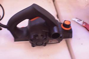 lot 20 image: WEN 6528 3.8-Amp 2-38 Inch Electric Hand Planer