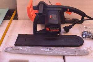 lot 22 image: WEN 4017 16-Inch Electric Chainsaw