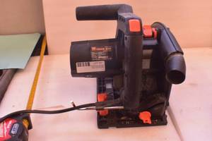 lot 31 image: WEN CT1065 10-Amp 6.5-Inch Plunge Cut Sidewinder Circular Track Saw