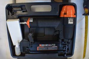 lot 32 image: WEN 61723K 18-Gauge 38-Inch to 2-Inch Brad Nailer with Carrying Case