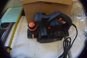 lot 34 image: WEN 6534 8-Amp 4-38-Inch Electric Hand Planer