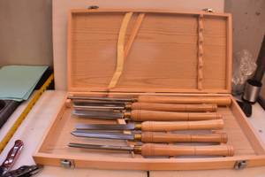 lot 39 image: WEN CH15 6-Piece 16-to-22-Inch Artisan Chisel Set with High-Speed Steel Blades and Domestic Ash Handles